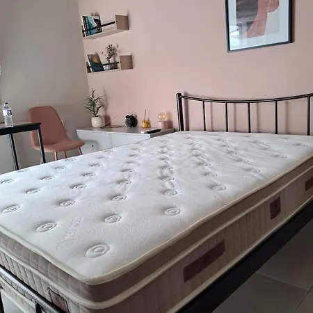 Elizabeth's Cosy House Апартаменты *